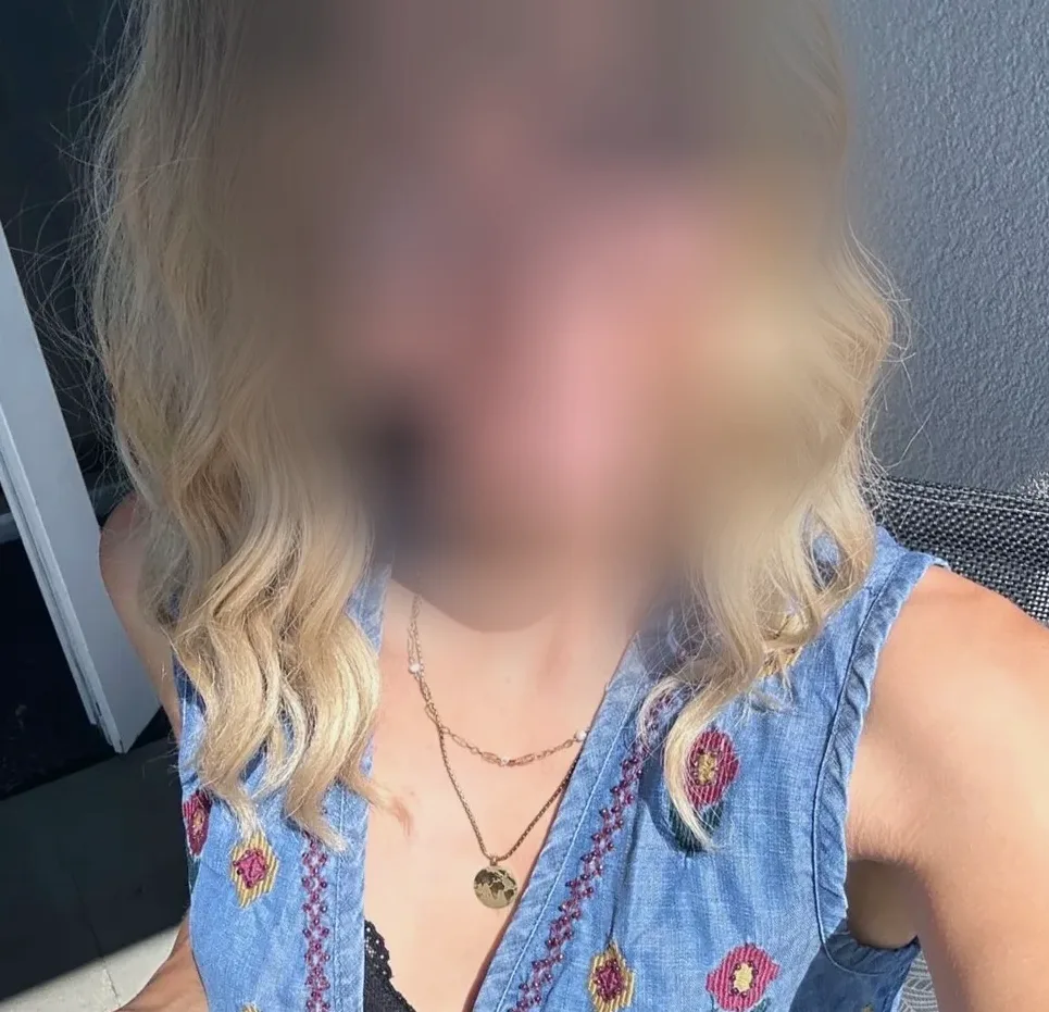 Ffion, 26