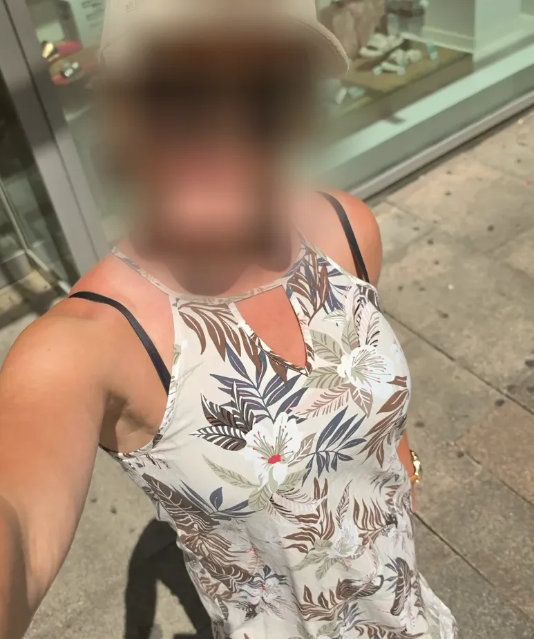 Laura, 36
