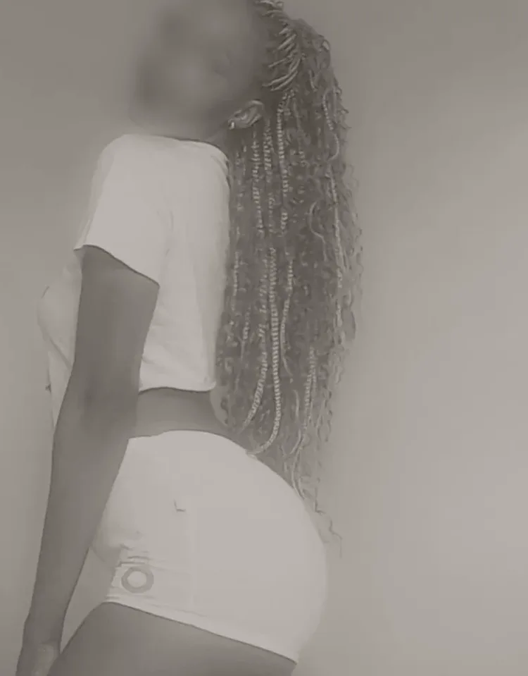 Natalia, 28
