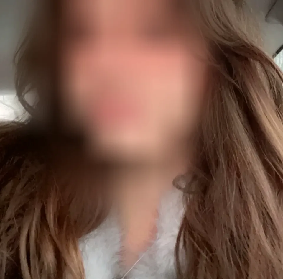 Niamh, 23