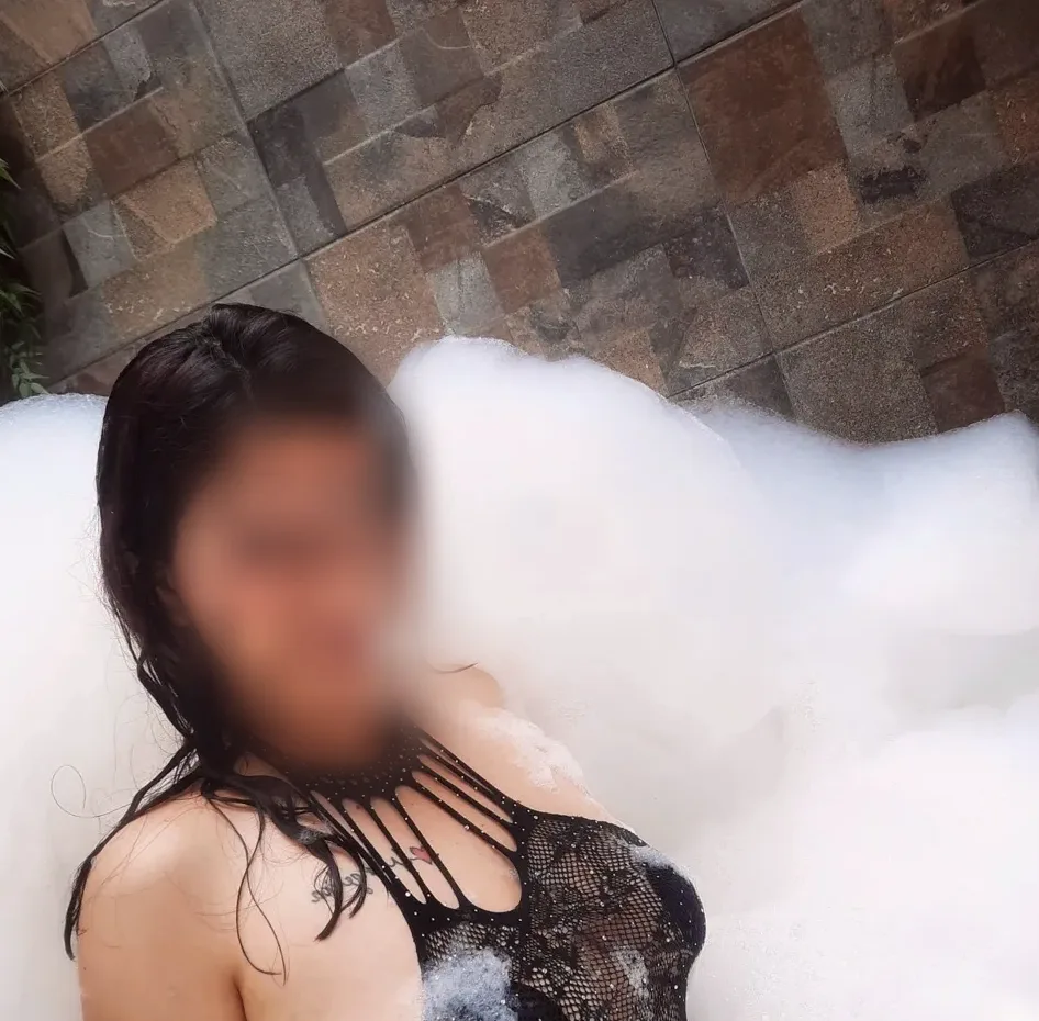 Sadia, 26