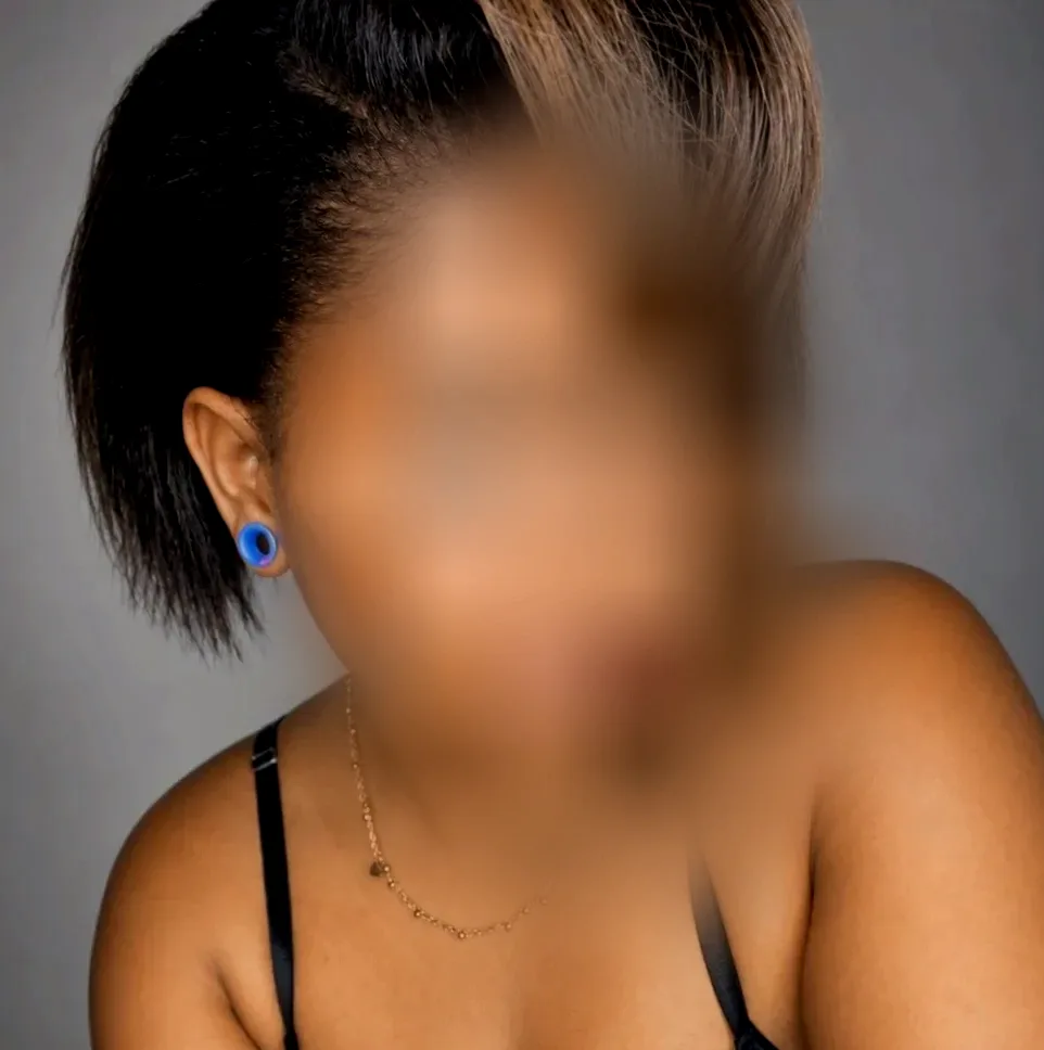Samantha, 29