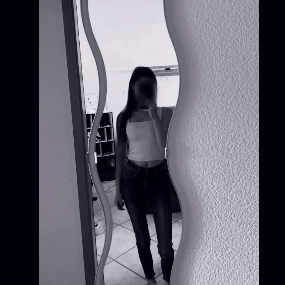 Sana, 25