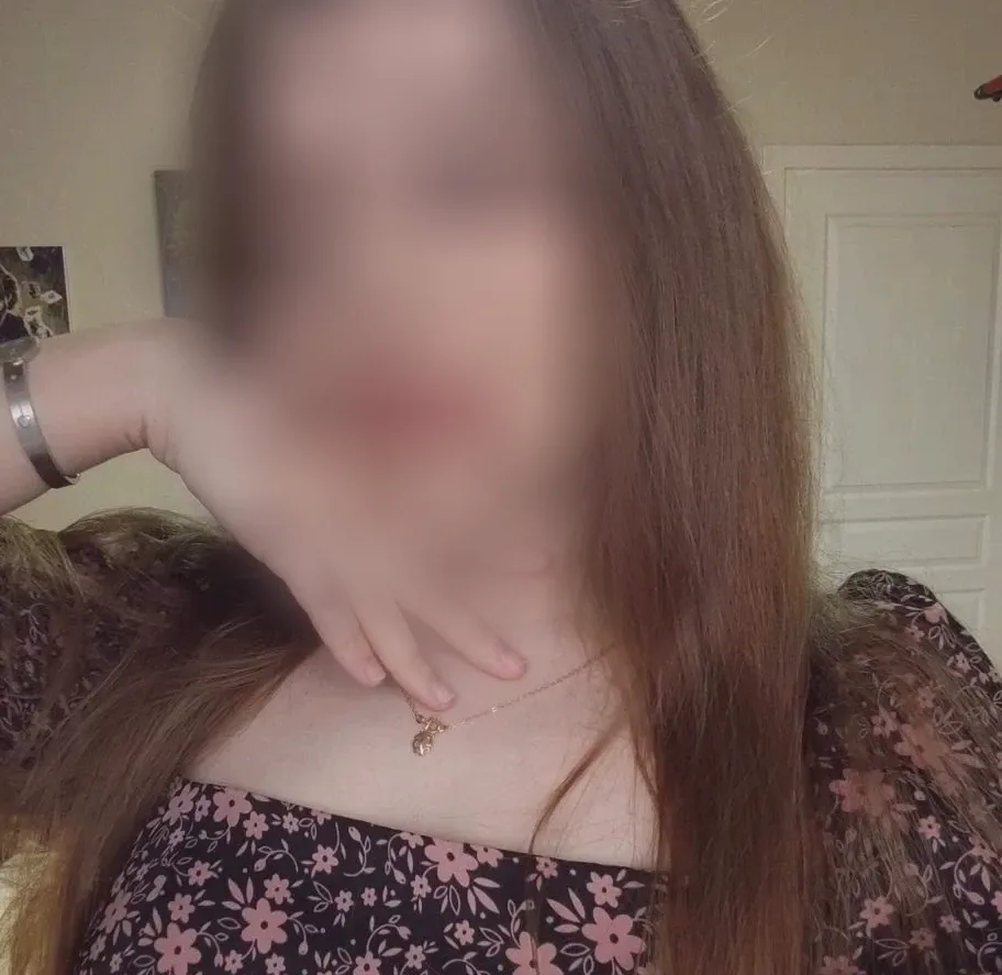 Zoe, 24
